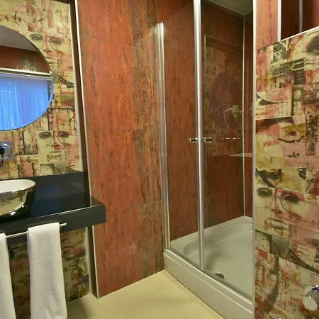 Hotel Adamel & *